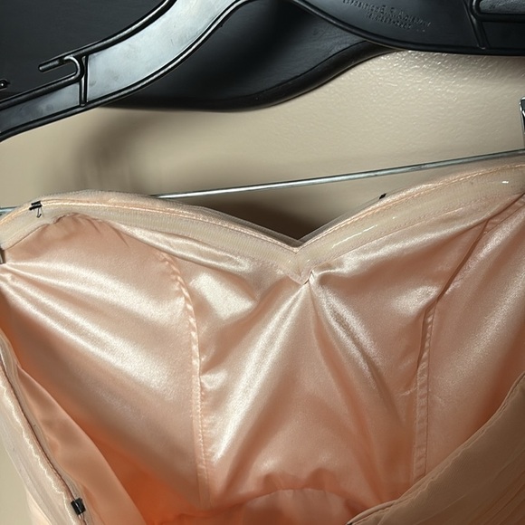 Formal dress - Picture 6 of 8